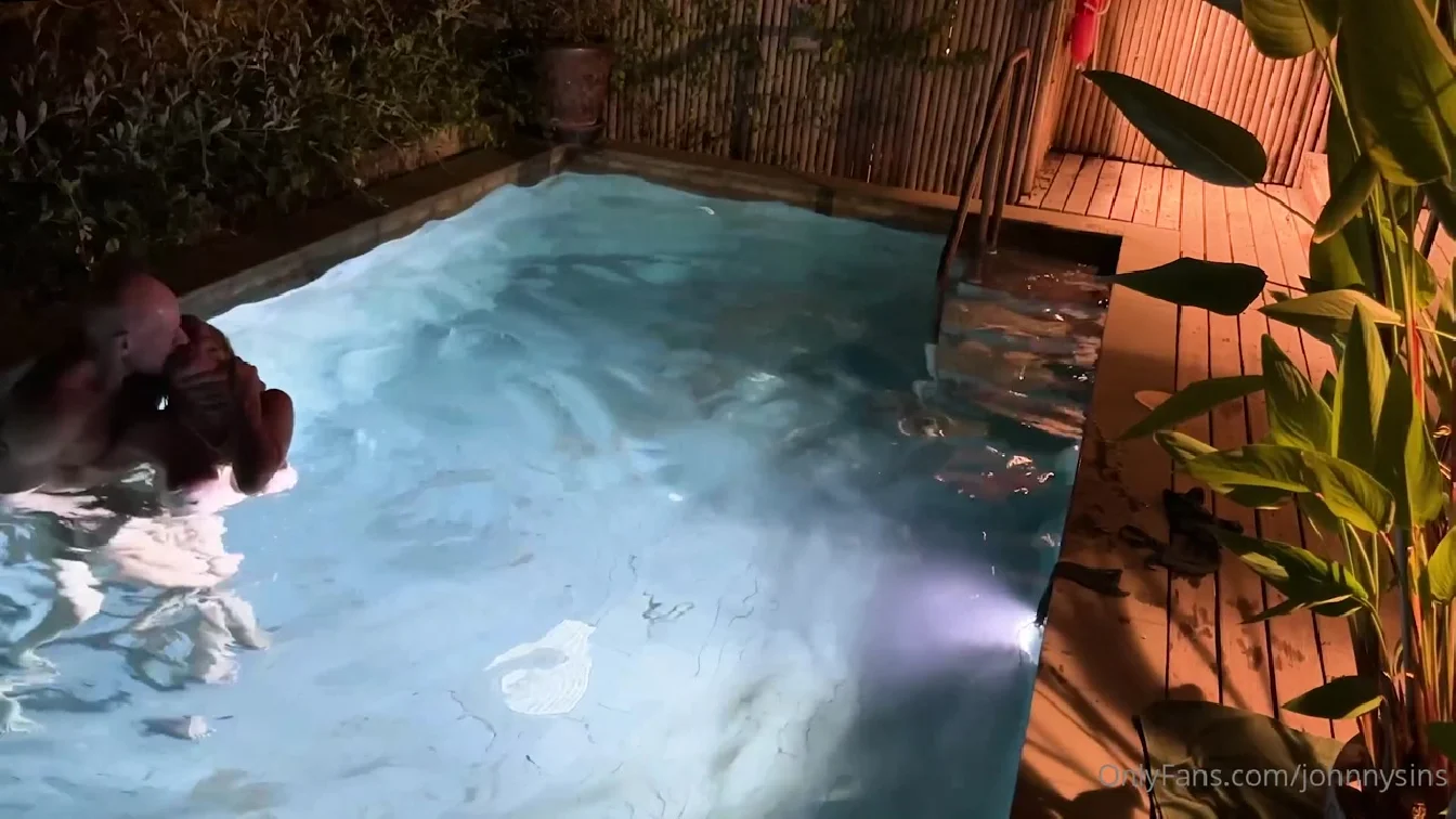 OnlyFans Sienna Day And Johnny Sins Fucking In The Pool On Vacation XXX